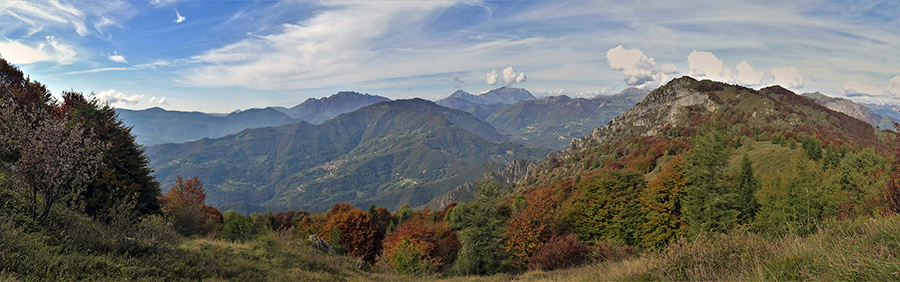 Dalla cima del Foldone vista a nord verso il dirimpettaio Sornadello ed oltre